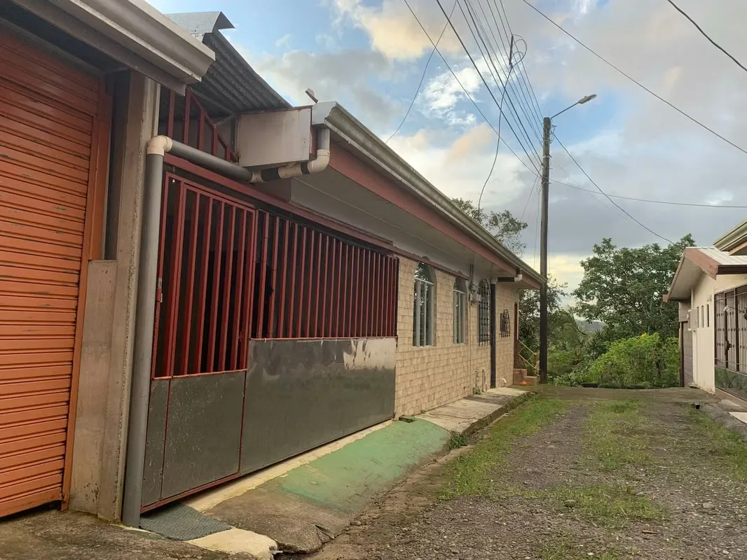 Ubicación estratégica: Ubicada 200 metros oeste y 50 metros norte del Liceo San Carlos o bien al costado Norte de Walmart, ...