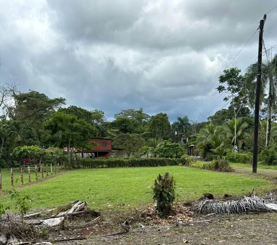 Strategic location: 18,000 m ² lot located in Desamparados de Alajuela, just 400 m east of the service station ...
