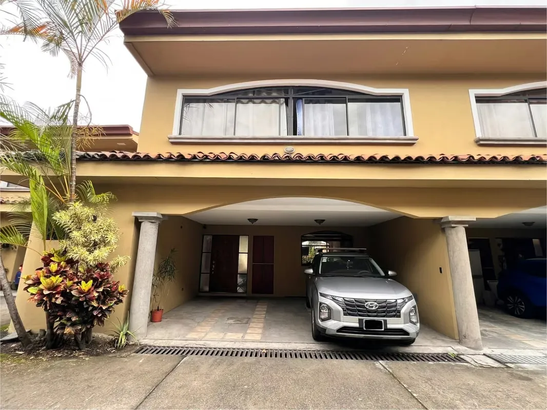 Hermosa propiedad en Guayabos de Curridabat Condominio Alto de Guayabos
