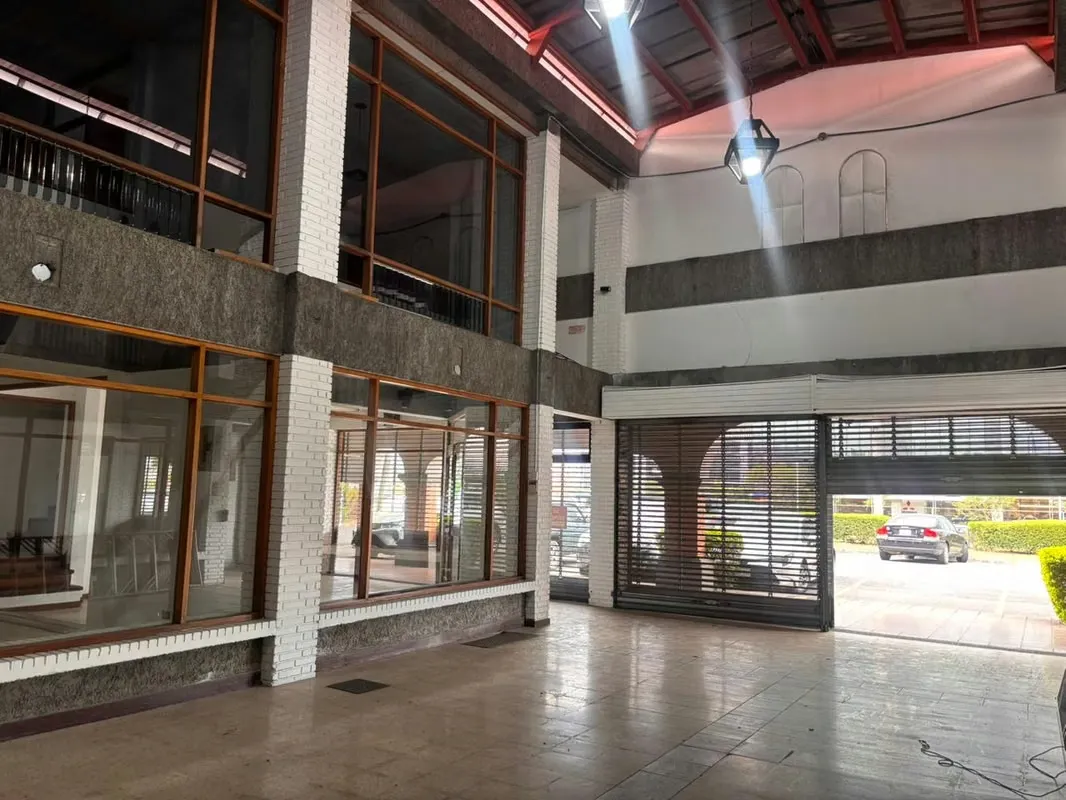 LOCAL PARA ALQUILER EN EXCLUSIVO CENTRO COMERCIAL DE ESCAZU