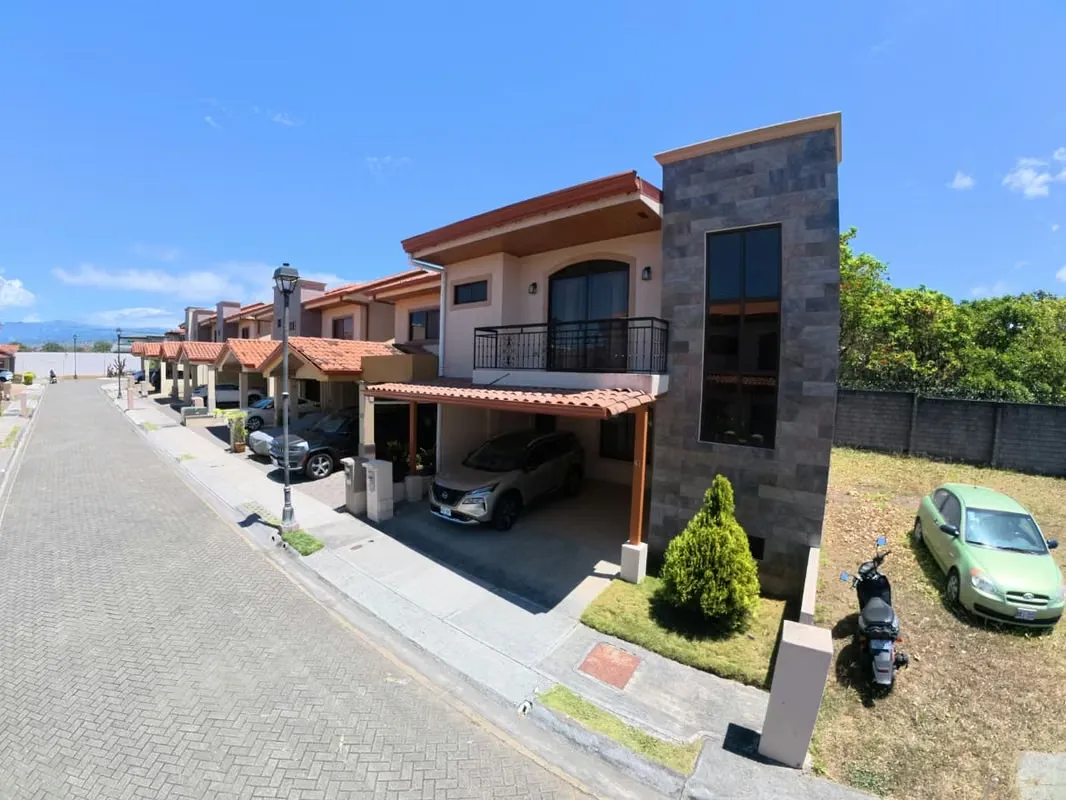 House for Sale in a Gated Community – Río Claro, Santo Tomás, Heredia