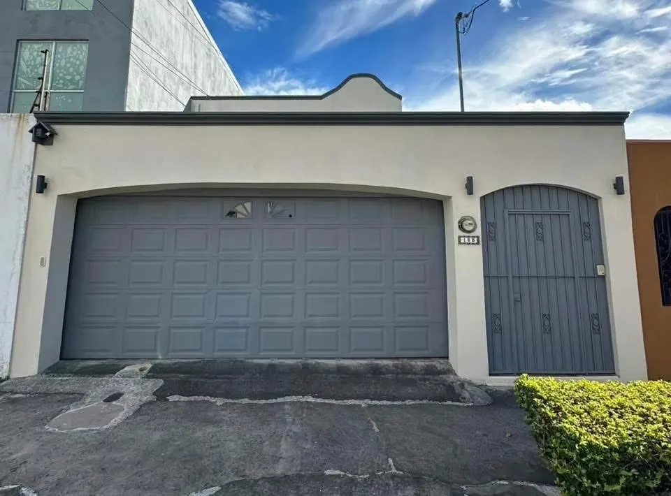 REDUCED!!!! BEAUTIFUL HOUSE FOR SALE in Residential in Pozos de Santa Ana, San José