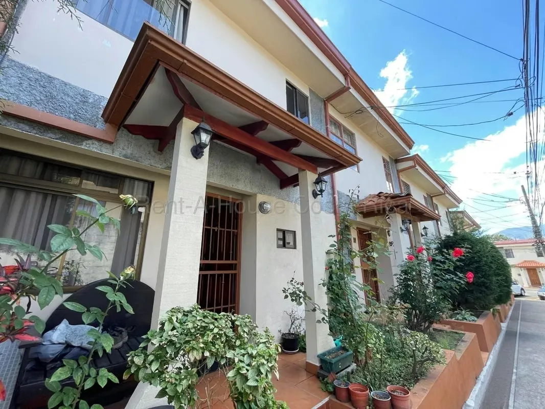 Venta de Casa en Zapote, San José. 26-1913 SÚPER CÉNTRICO