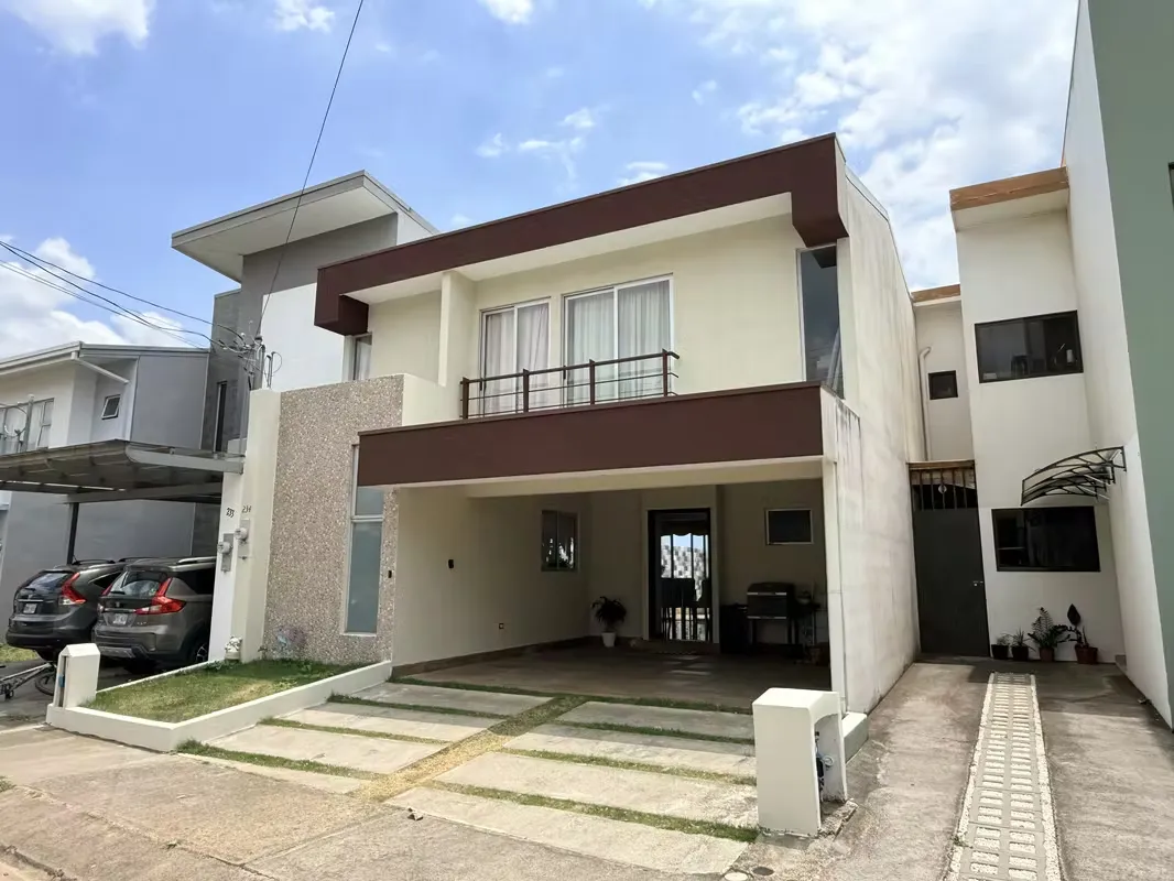 House for Sale in a Gated Community in Heredia ID 26035