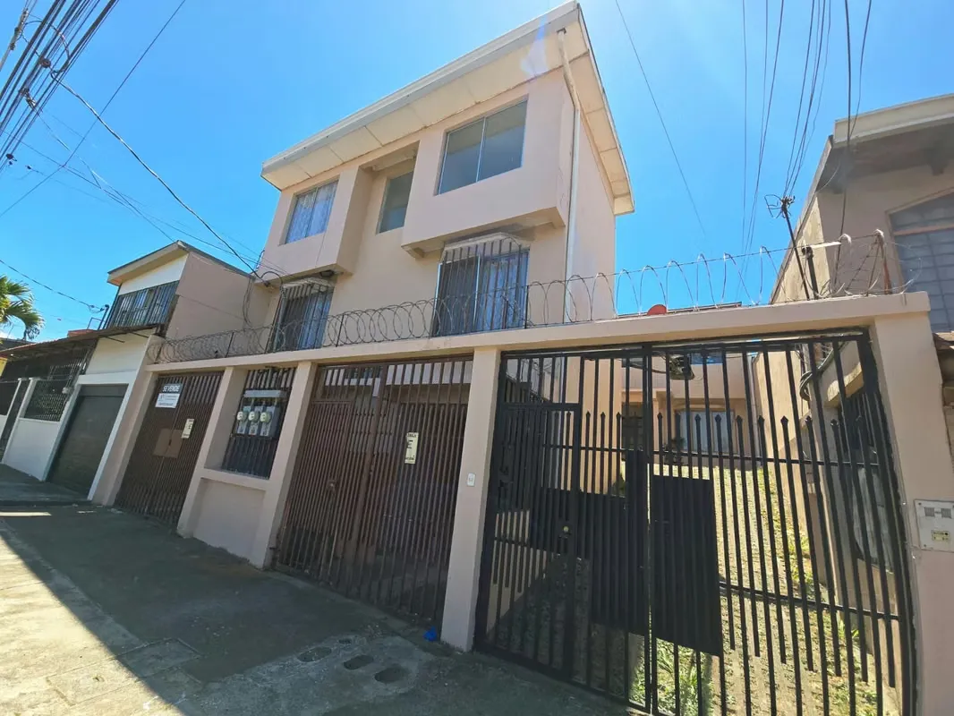 Propiedad con 3 apartamentos en San Francisco de Dos Ríos - EU