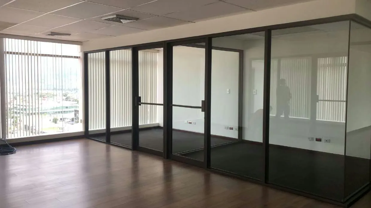 Oficina Corporativa Premium en Alquiler | 158 m² | 3 Parqueos | Piso Alto