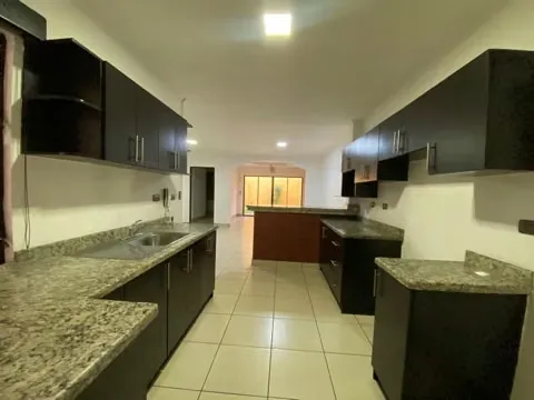 Venta casa de una planta, buenos acabados, excelente ubicación, sector de Ulloa, 900 Mts del Vindi de Barreal de Heredia, San Francisco de Heredia. No ...