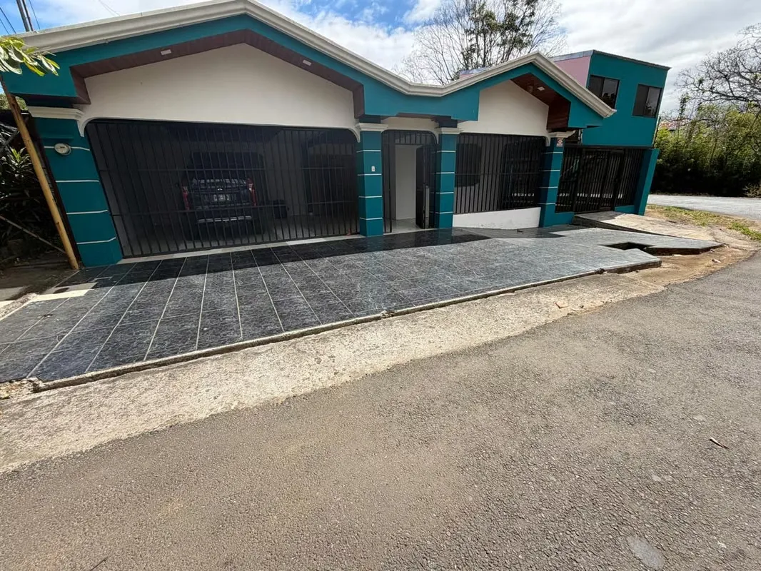 HOUSE AND APARTMENT FOR SALE IN TAMBOR, ALAJUELA