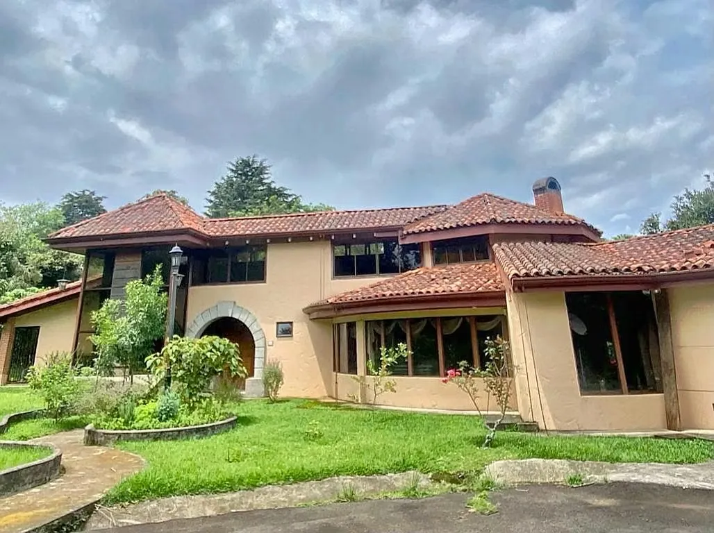 Casa de 515 m2, 5000 m2 Terreno, en las Colinas de Heredia