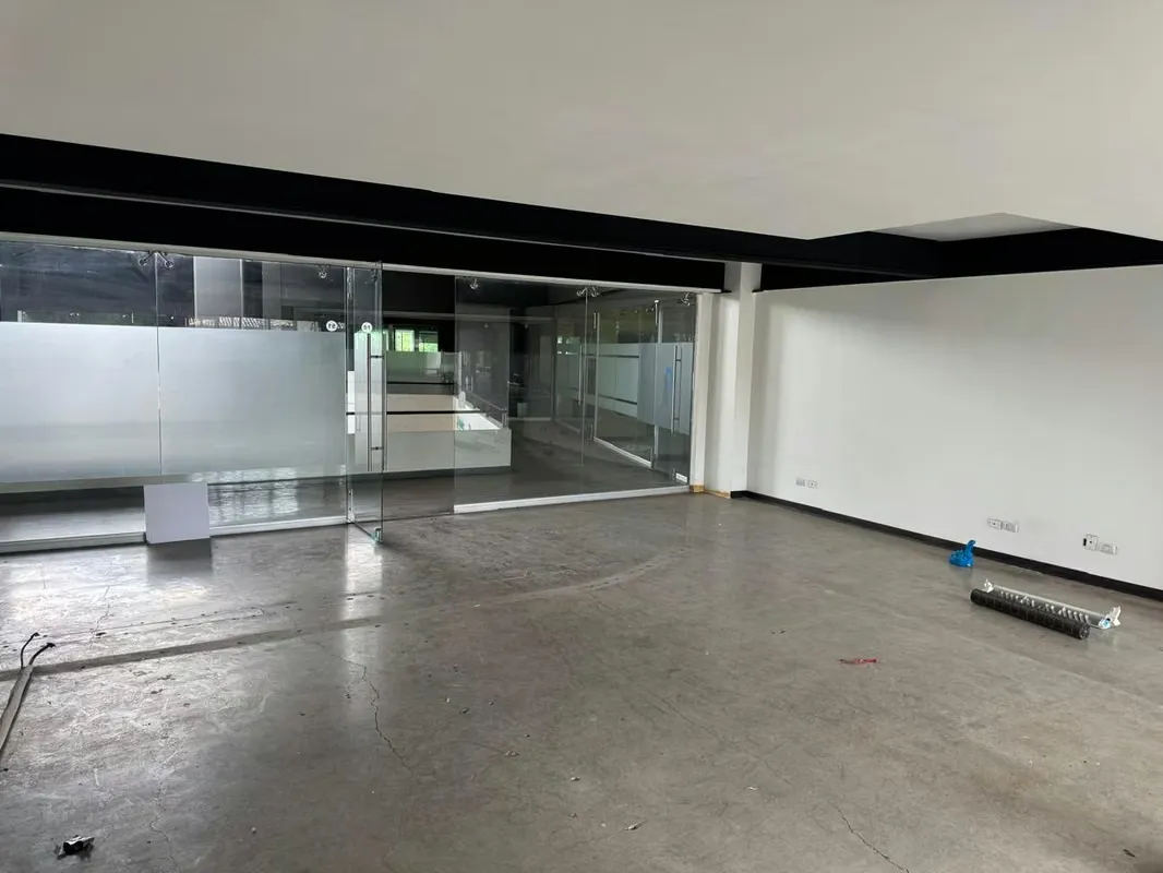 Commercial Space or Office in San Jose, Lindora - 86.5 sq m