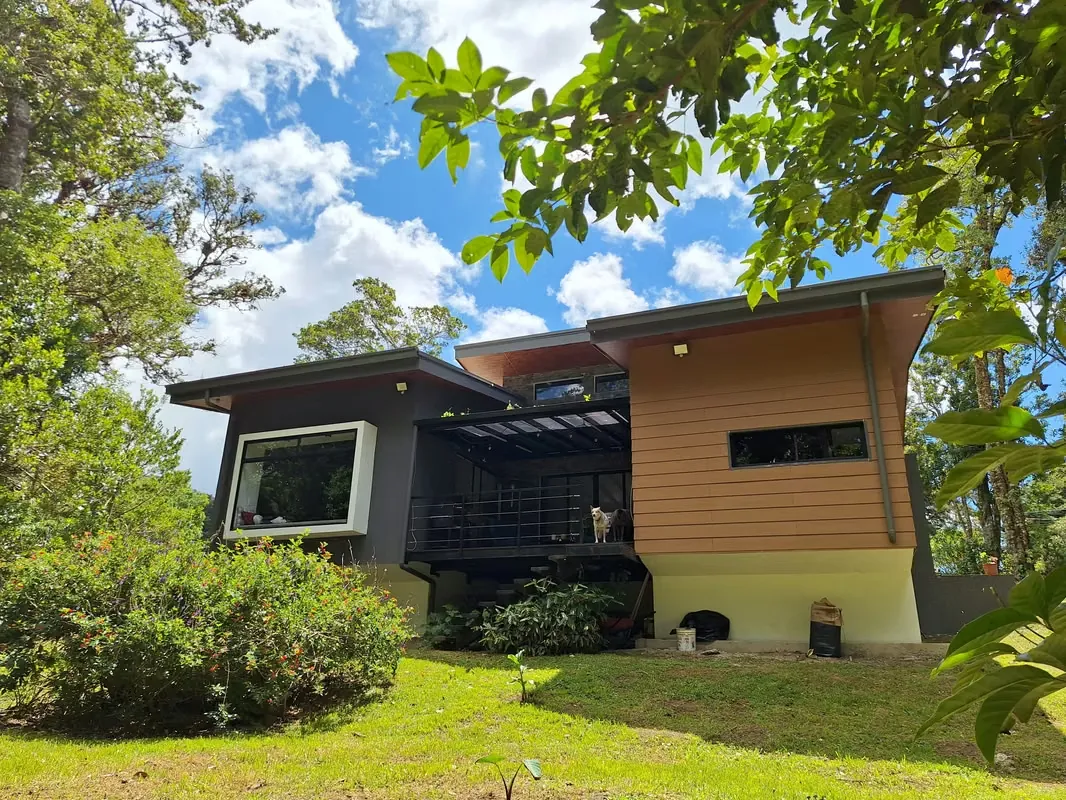Spectacular independent home located in El Tirol, one of the most beautiful and exclusive areas of San Rafael de Heredia. ...