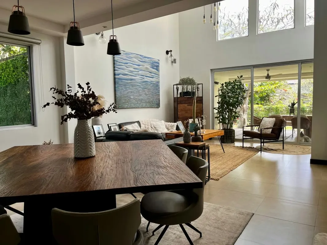 Casa en venta en Santa Ana | Lote amplio, jardín privado