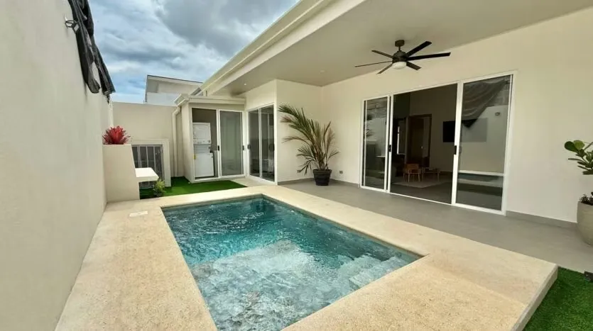 Modern Home for Sale with Private Pool and Immediate Delivery