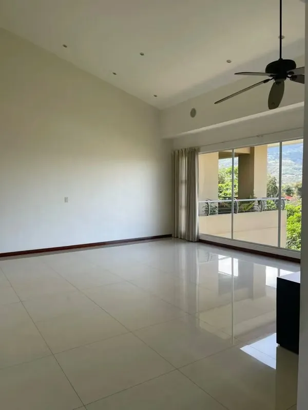 Penthouse exclusivo en alquiler en Bello Horizonte, Escazú