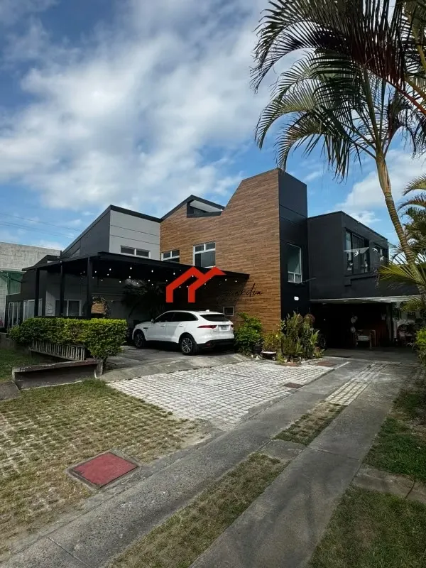 House for sale located N. of Walmart Los Ángeles, San Rafael de Oreamuno, Cartago, Costa Rica.