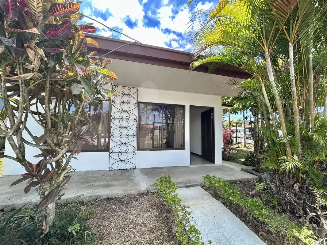 Casa esquinera en venta en Palmares Centro – Espacio, comodidad y tranquilidad