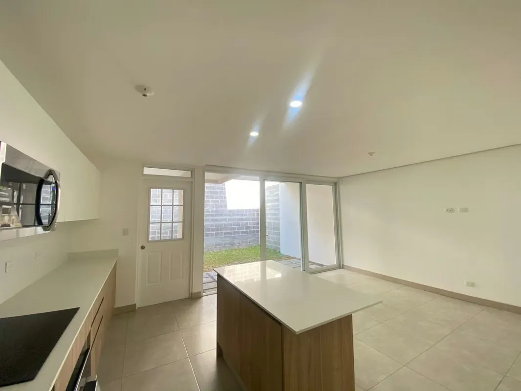 Modern brand-new home located in the exclusive La Vita Condominium in Escazú. It features a contemporary design, excellent ...