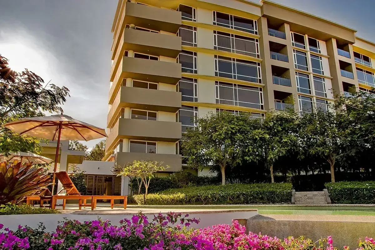 Vistas Panorámicas: Apartamento 3H/3B en San Rafael