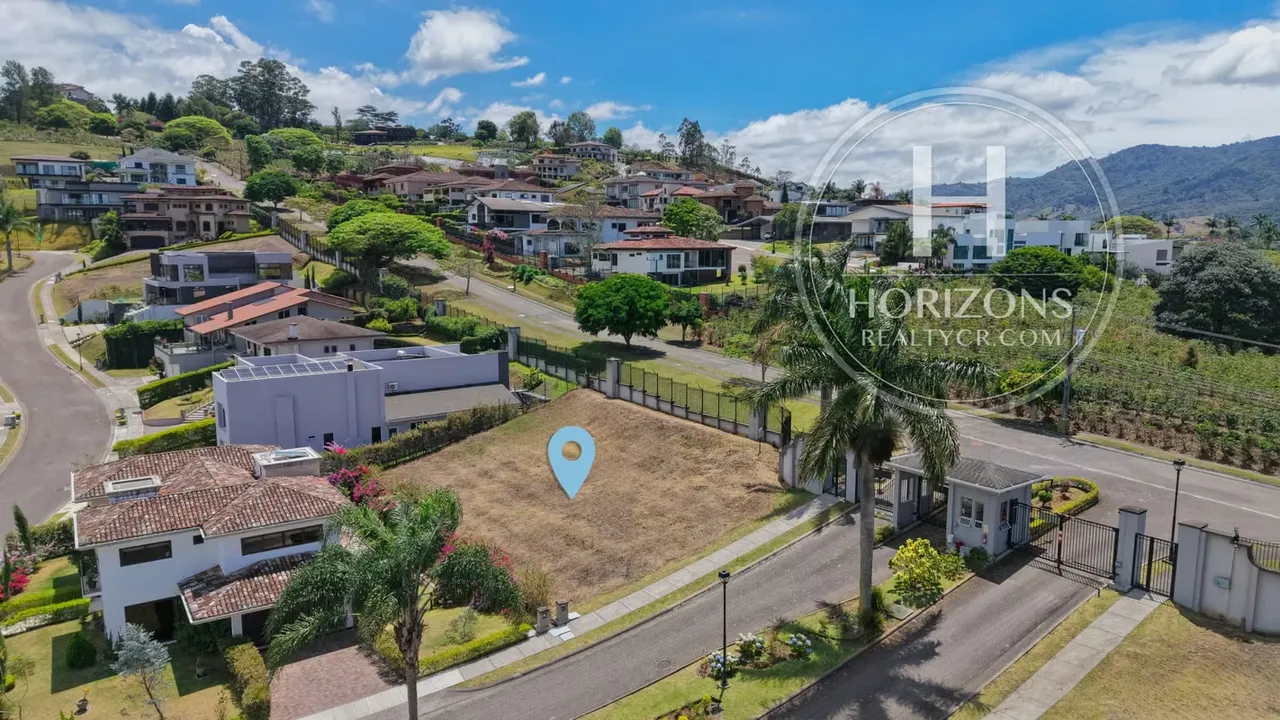 located within the Guayaquil Condo in Colinas de Montealegre, one of the most exclusive and secure residential areas of the East Zone. Enjoy the ...