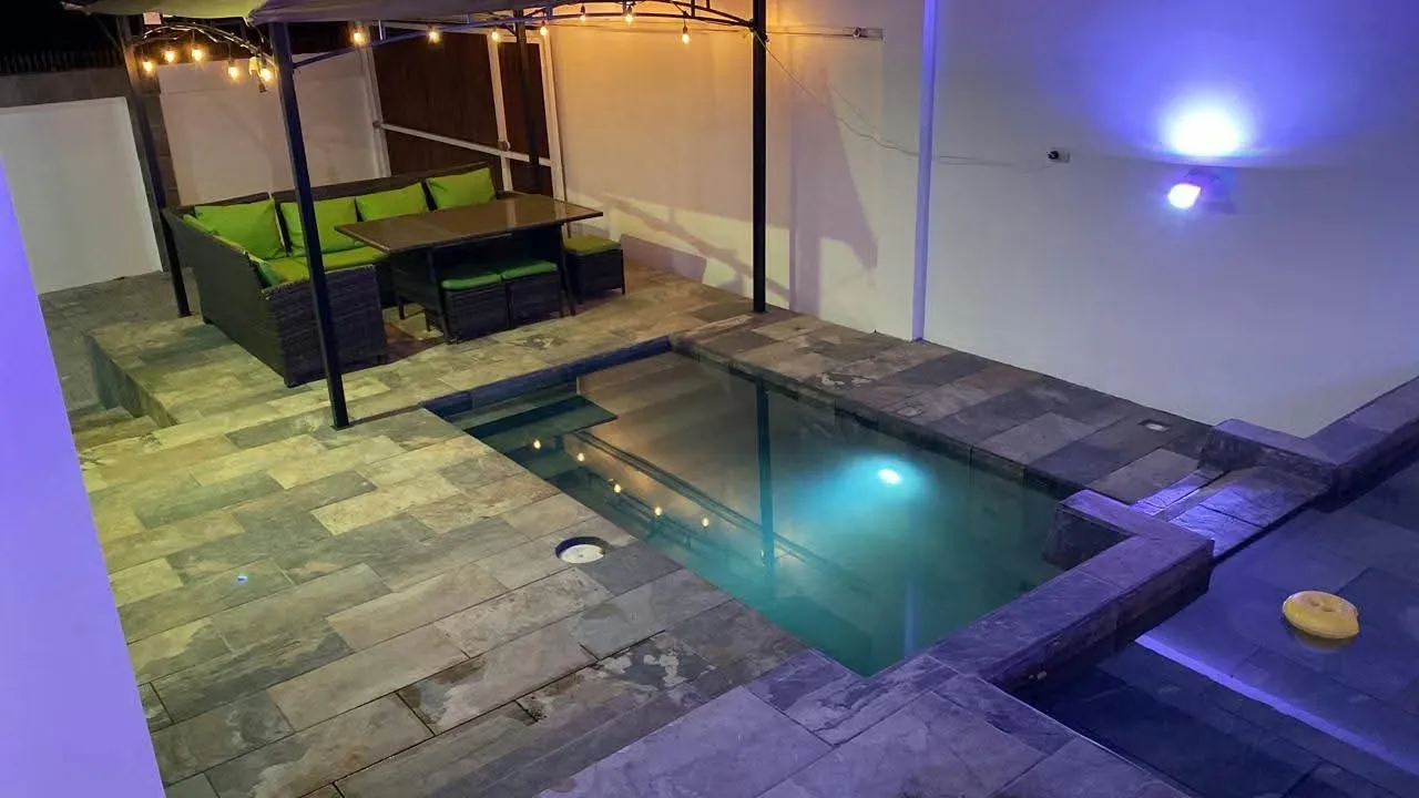 Sale of a building with 5 apartments in Cobano-Puntarenas.