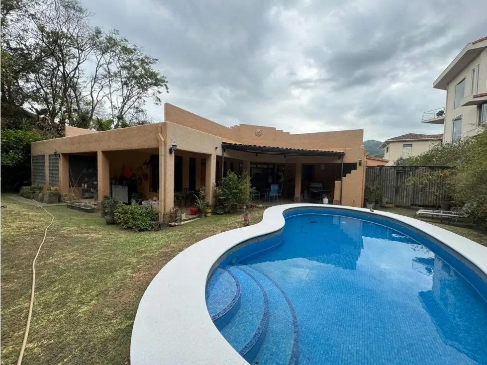 Casa amueblada con piscina en Cerro Real, Escazú