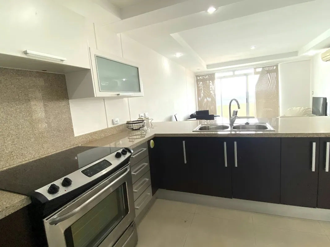 Apartamento amueblado y amplio en alquiler en Escazú Condominio terrazas infinitas