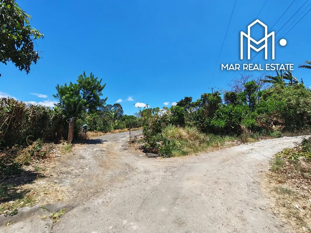 excepcional lote de 26,100 m², estratégicamente ubicada en el sector del Puente de La ...
