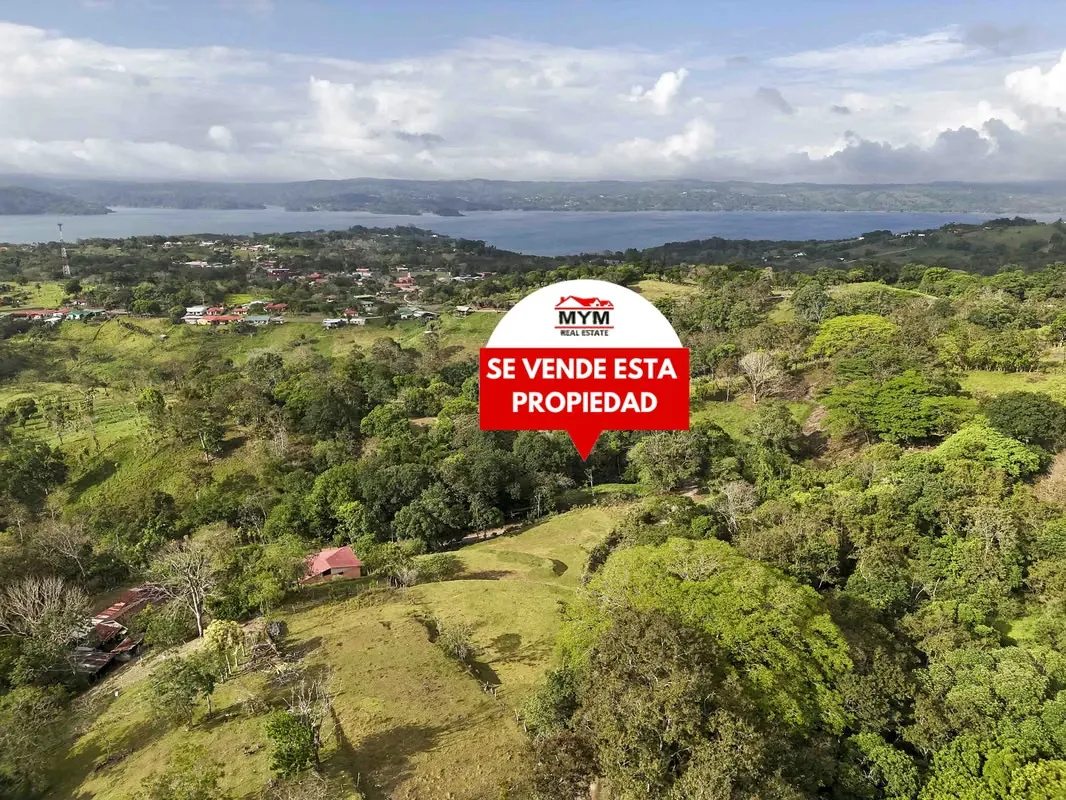 Located in Tronadora de Tilarán