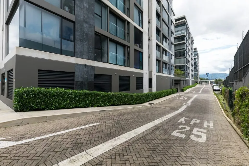 Exclusive penthouse for sale in the prestigious Golfside condo
