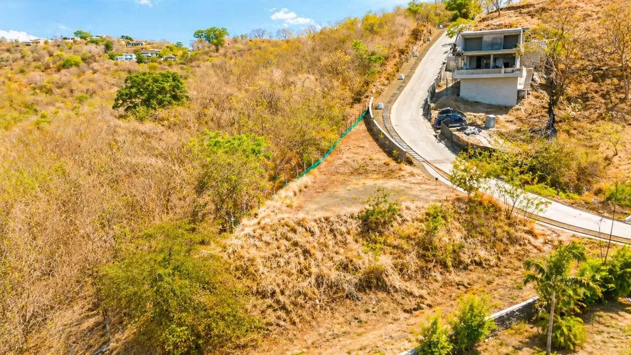 Oportunidad real venta lote condominio Senderos Tamarindo 900m2 vista