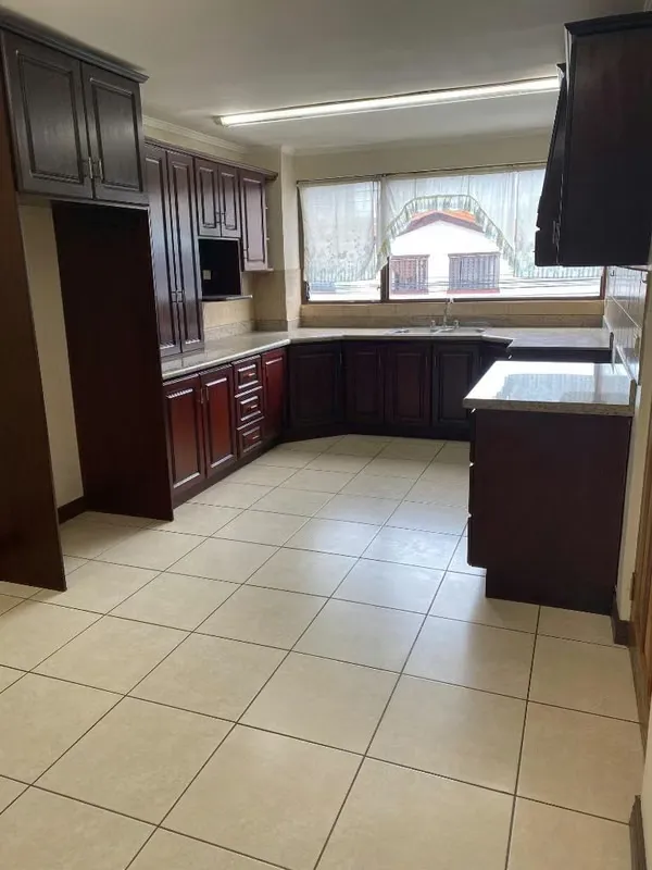 Se vende apto en Curridabat , financiado el 50 %