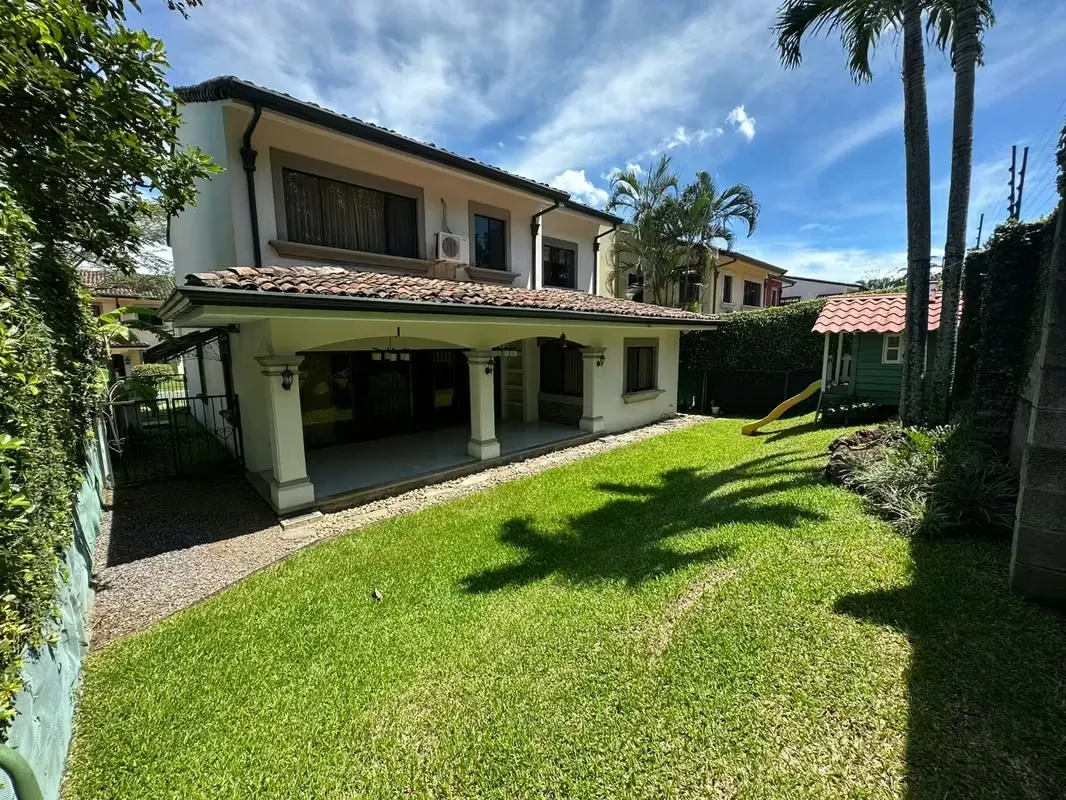 FOR RENT/ Detached Home in Puerta de Hierro-KV