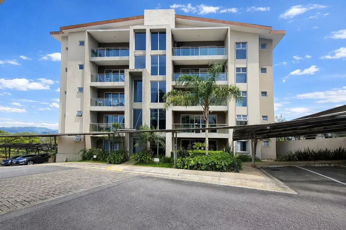 Apartamento 3HAB con terraza | 117 m² | Más amplio que el promedio | 2 parqueos | $229,000