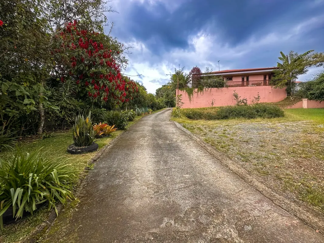 Large House and Land for Sale in Cartago La Castilla, Paraíso Ca – 8,377 m²