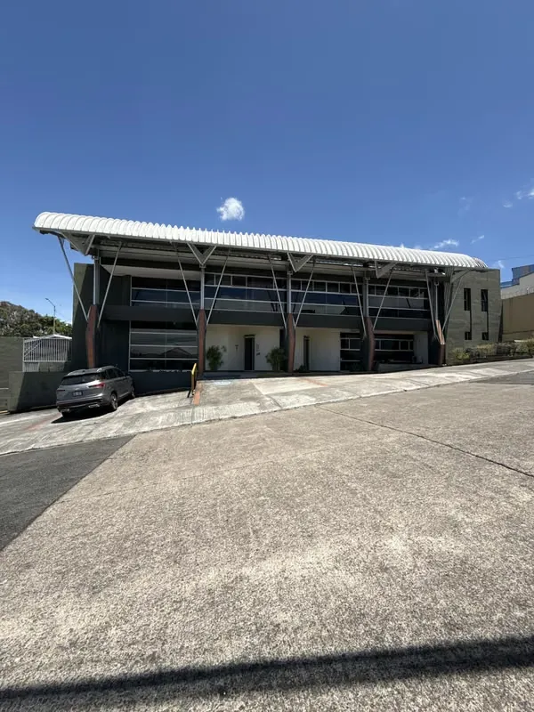 Two-story corporate building located in Rohrmoser Oeste, one of the most strategic and fastest-growing business areas in western San José.