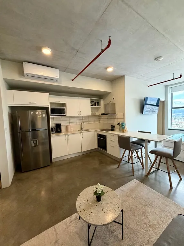 SE ALQUILA apartamento totalmente amueblado en Urban Escalante.