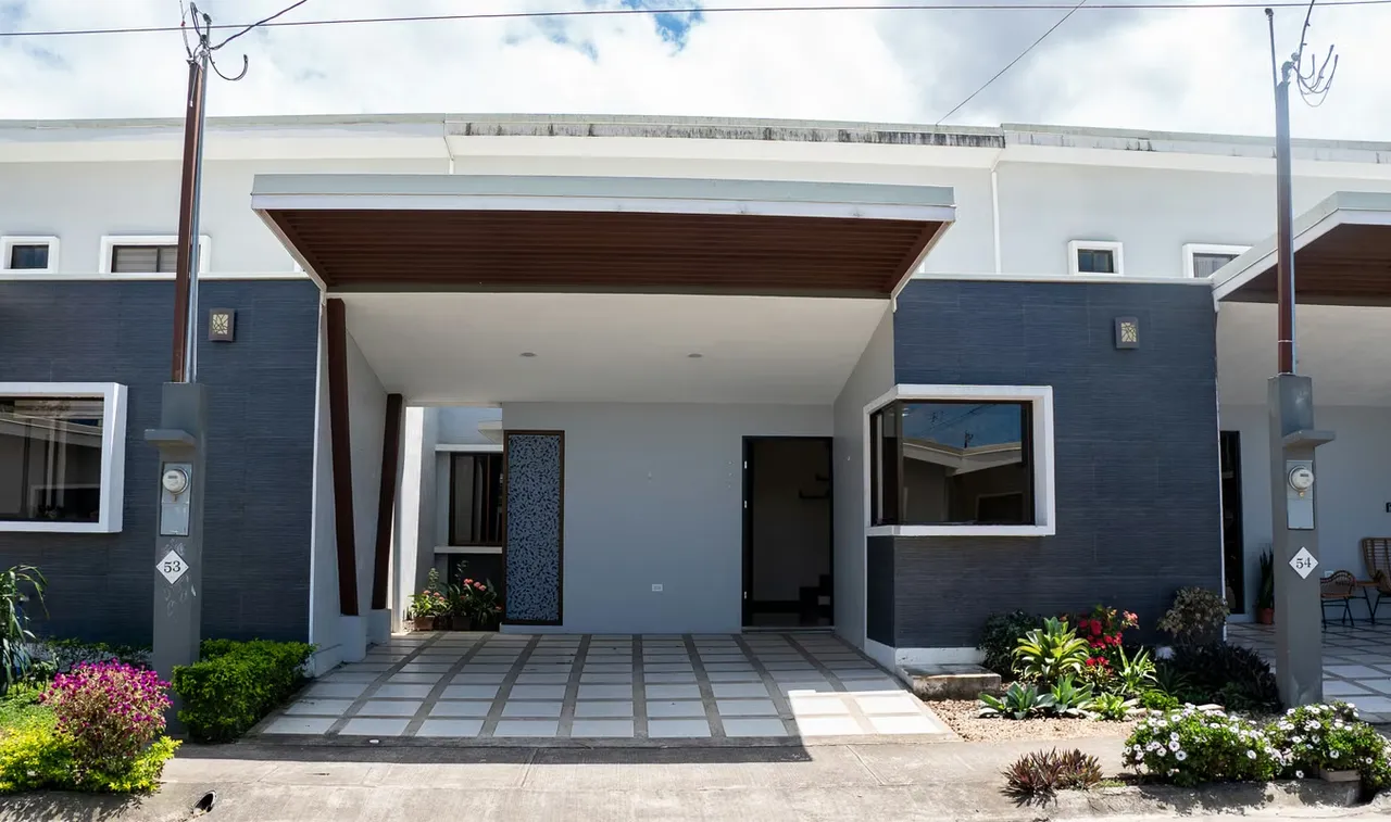 Venta de Casa de 2 plantas condominio Barcelona Cartago