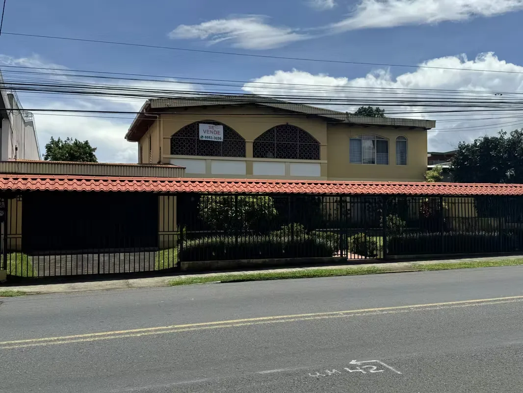 Espaciosa propiedad en Alajuela Centro