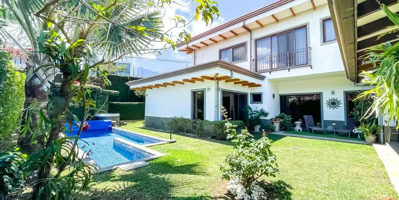 Casa 3 habs en Escazú - Cortijo San Miguel - con piscina y jardín