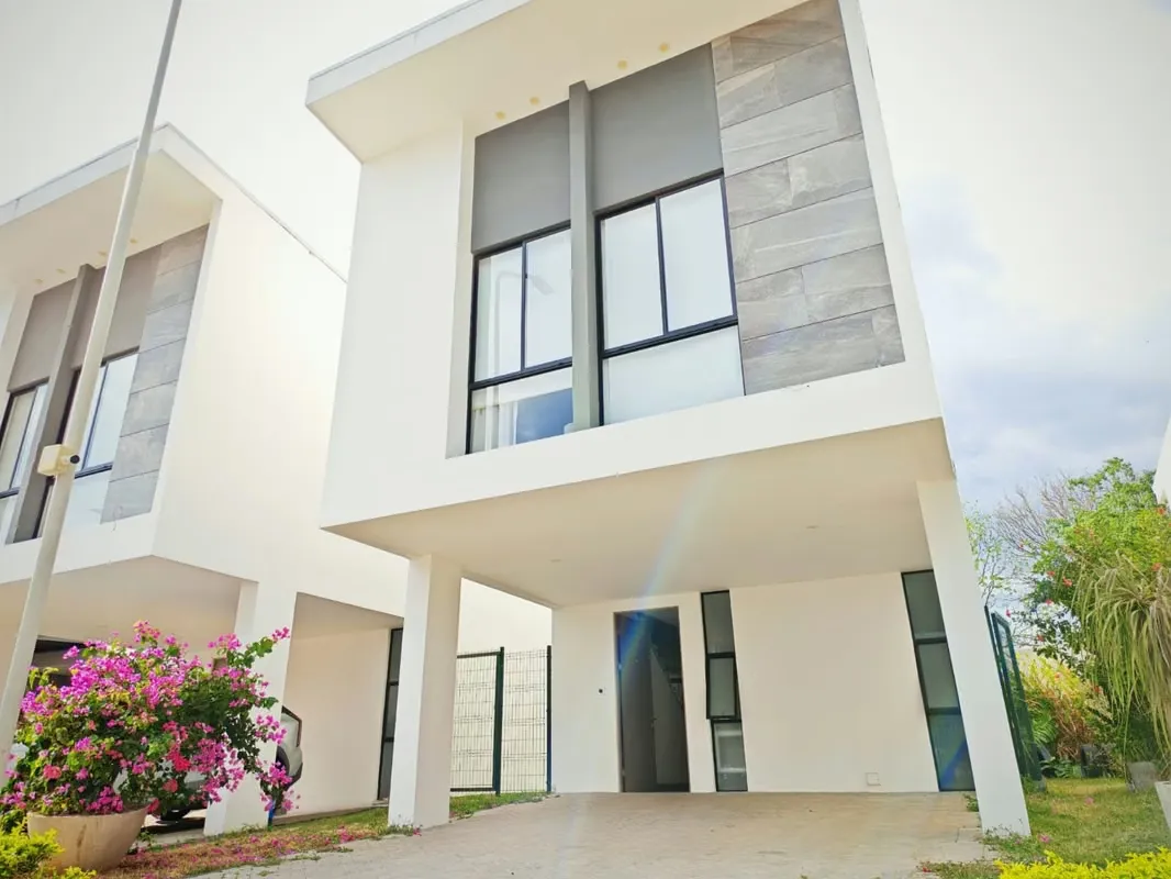 House for rent in Pozos, Santa Ana.