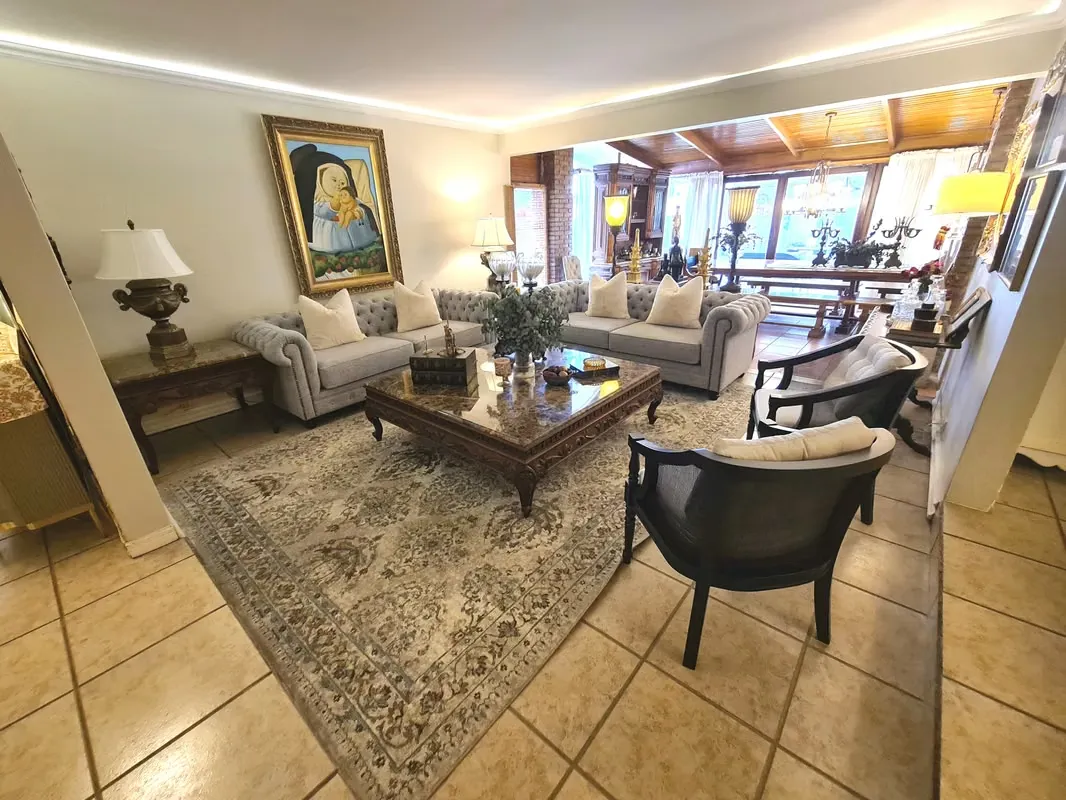 Venta de encantadora casa independiente de un nivel, ubicada en Escazú, San José