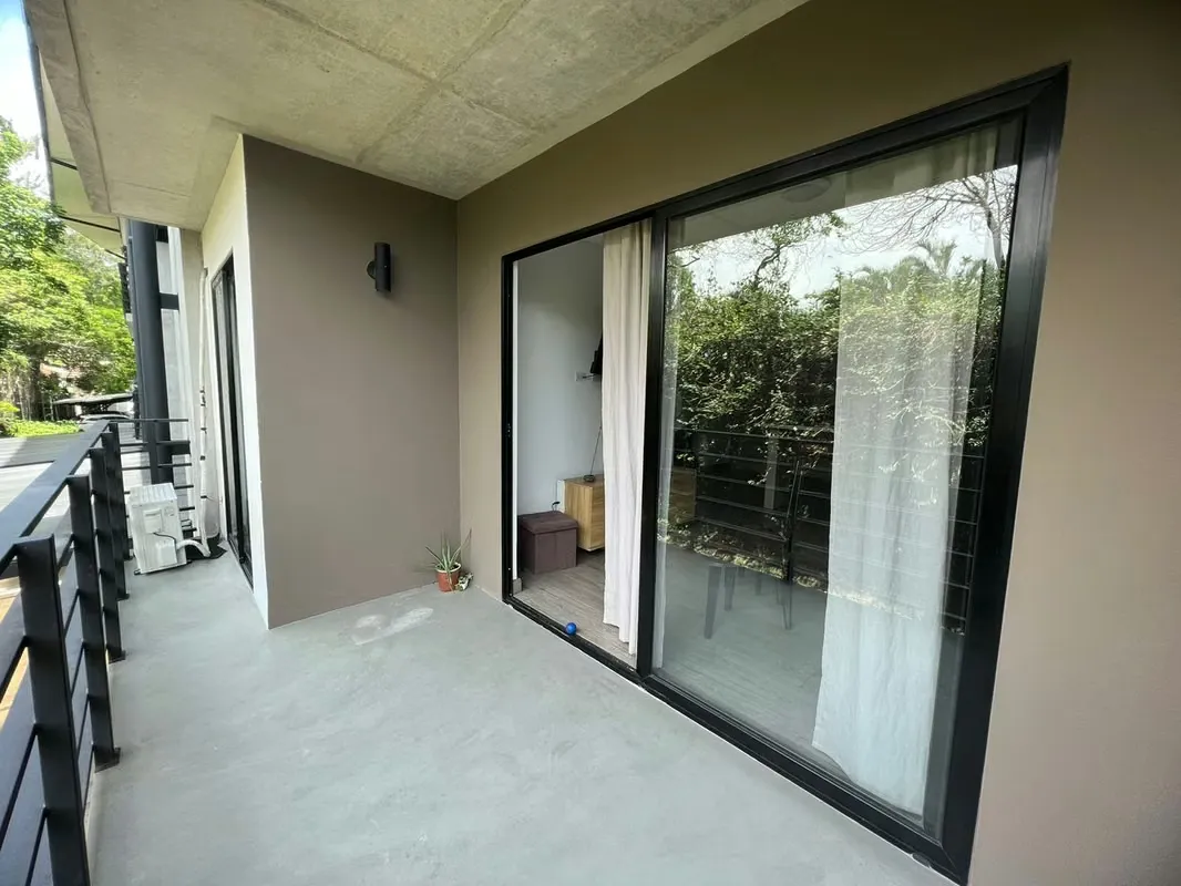 Apartamento en venta en Santa Ana! Incluye muebles! P056