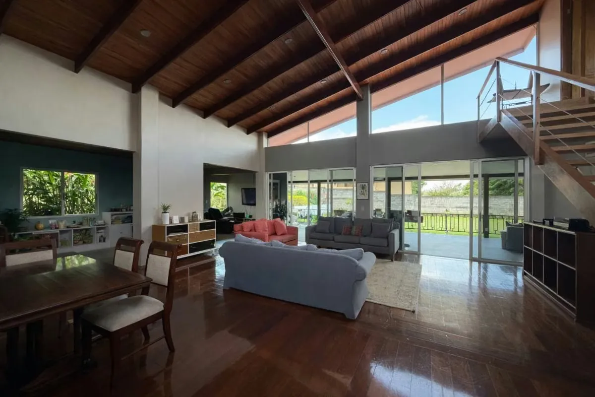 House for Sale with Spacious Lot in San Isidro, Heredia
