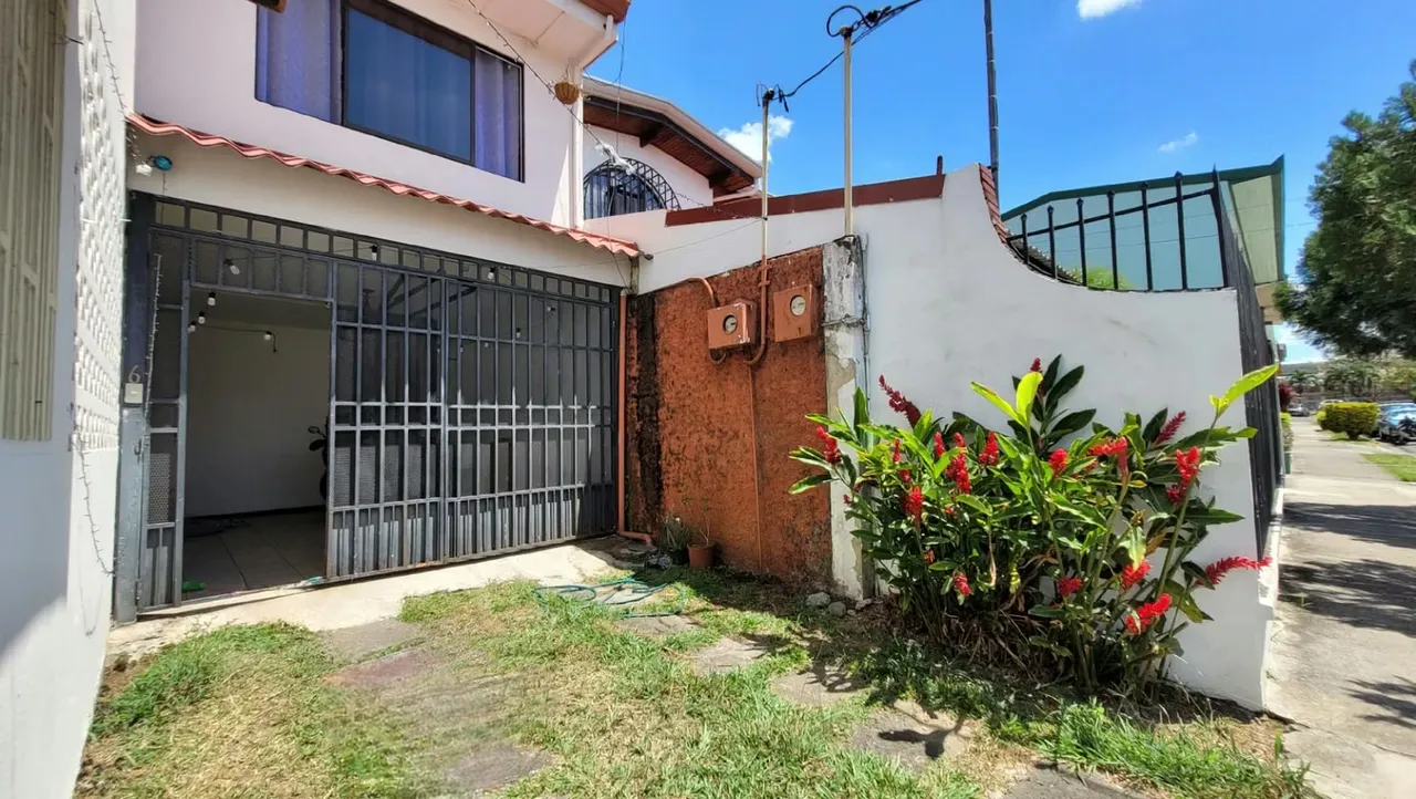 Property with House and Apartment in Residencial Tropicana, Alajuela