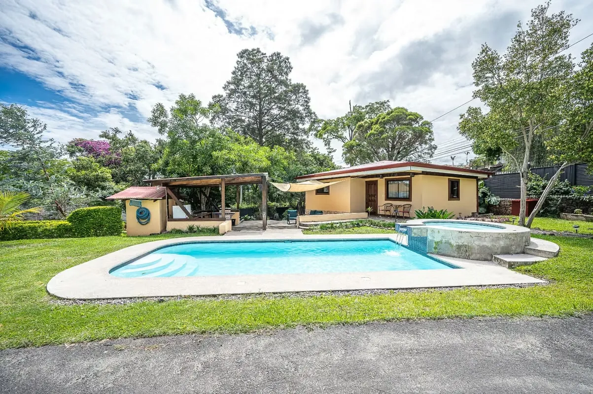 153 / Venta / Bello Horizonte / Casa / Piscina / Lujosa