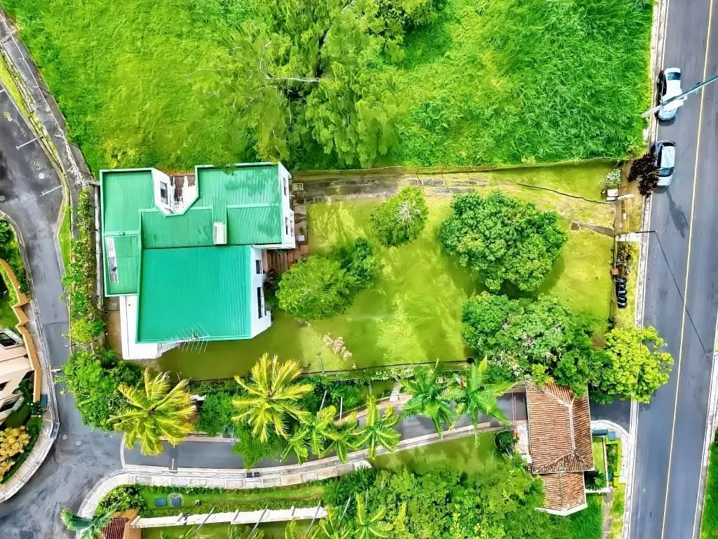 Lot + House Structure for Sale in Bello Horizonte, Escazú, San José