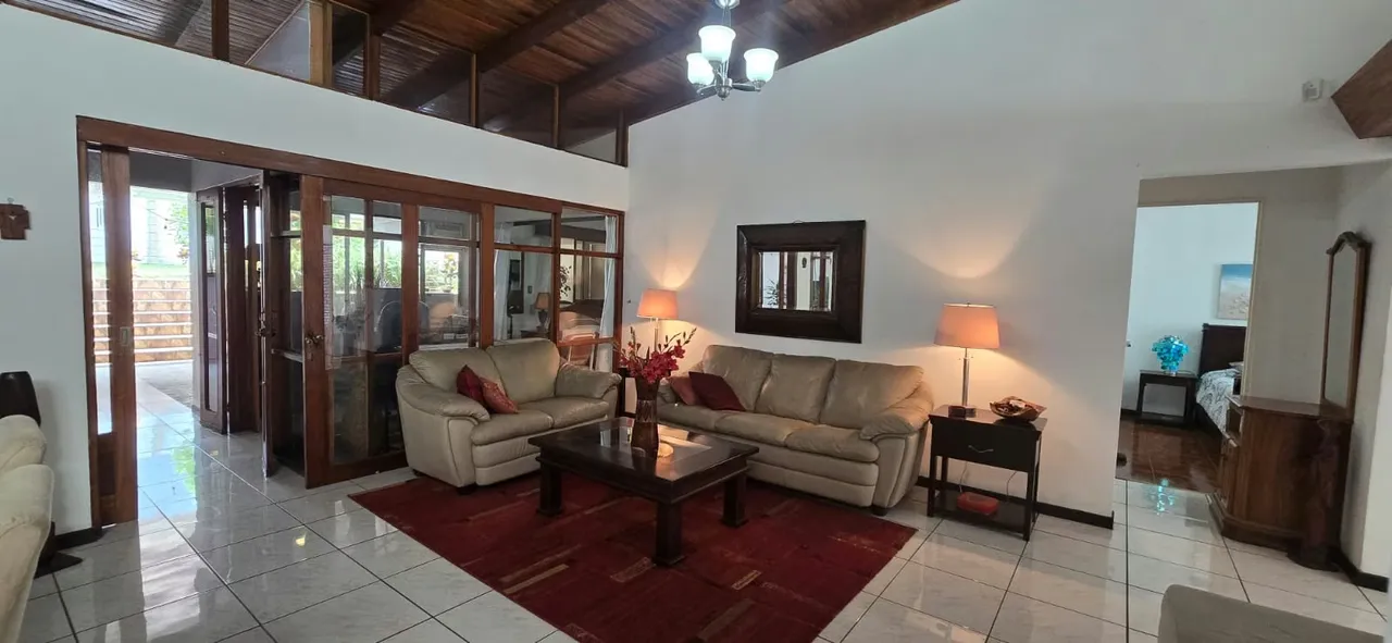 Venta de casa Independiente en la Uruca
