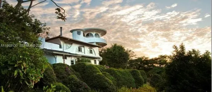 Hotel Boutique de Lujo en Venta con Opción de Finca Cafetalera