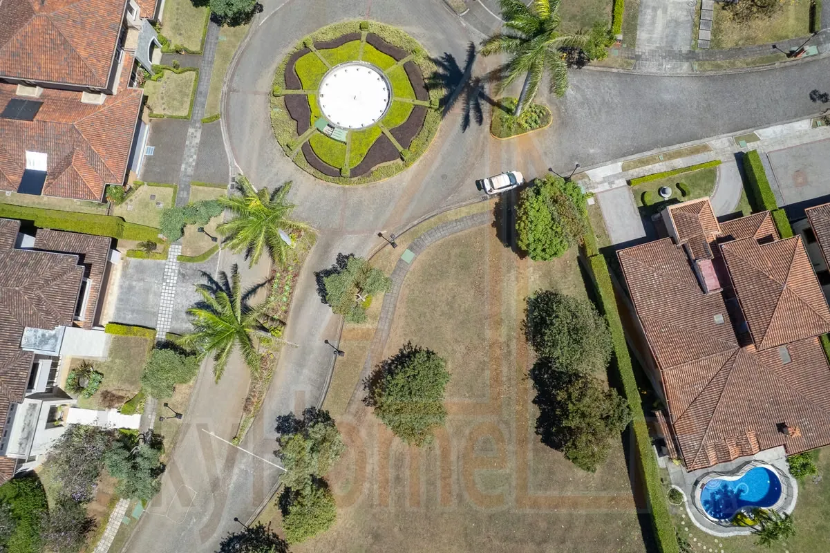 7000 / Lote / 1260 MTS / venta / Curridabat / Esquinero / Plano / Vista
