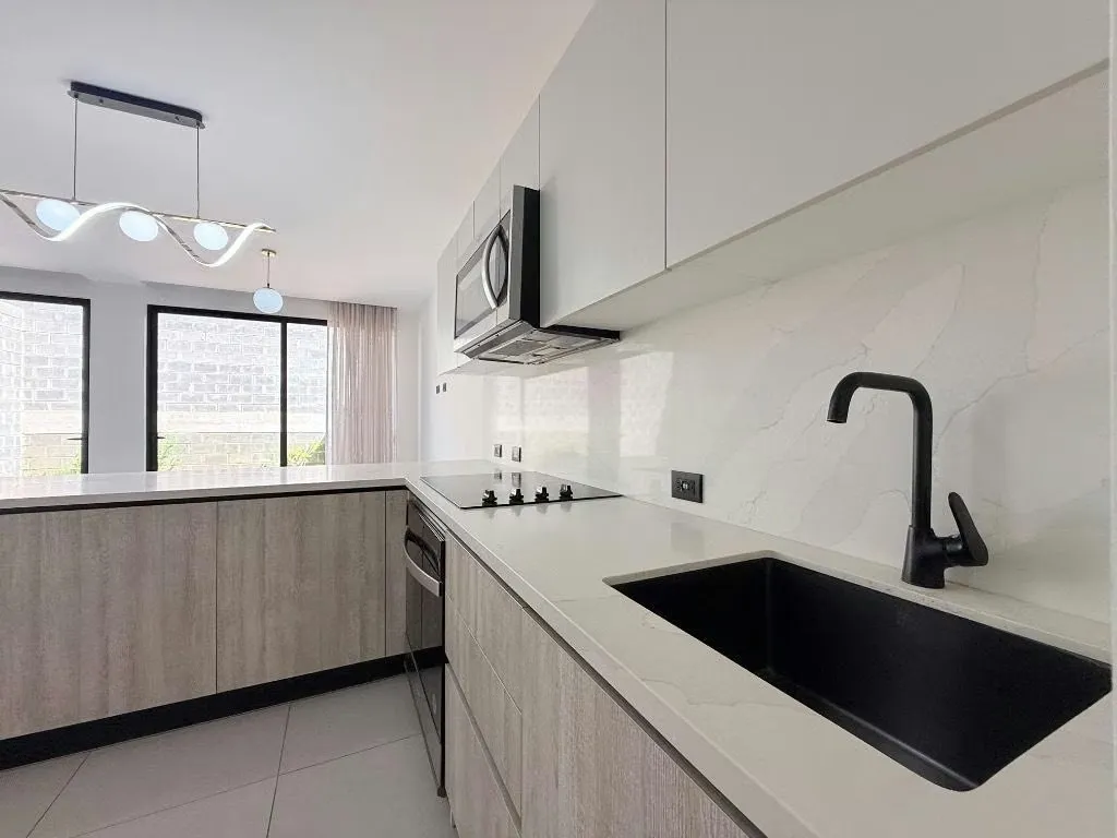 Se vende casa de 3 habitaciones en Lindora